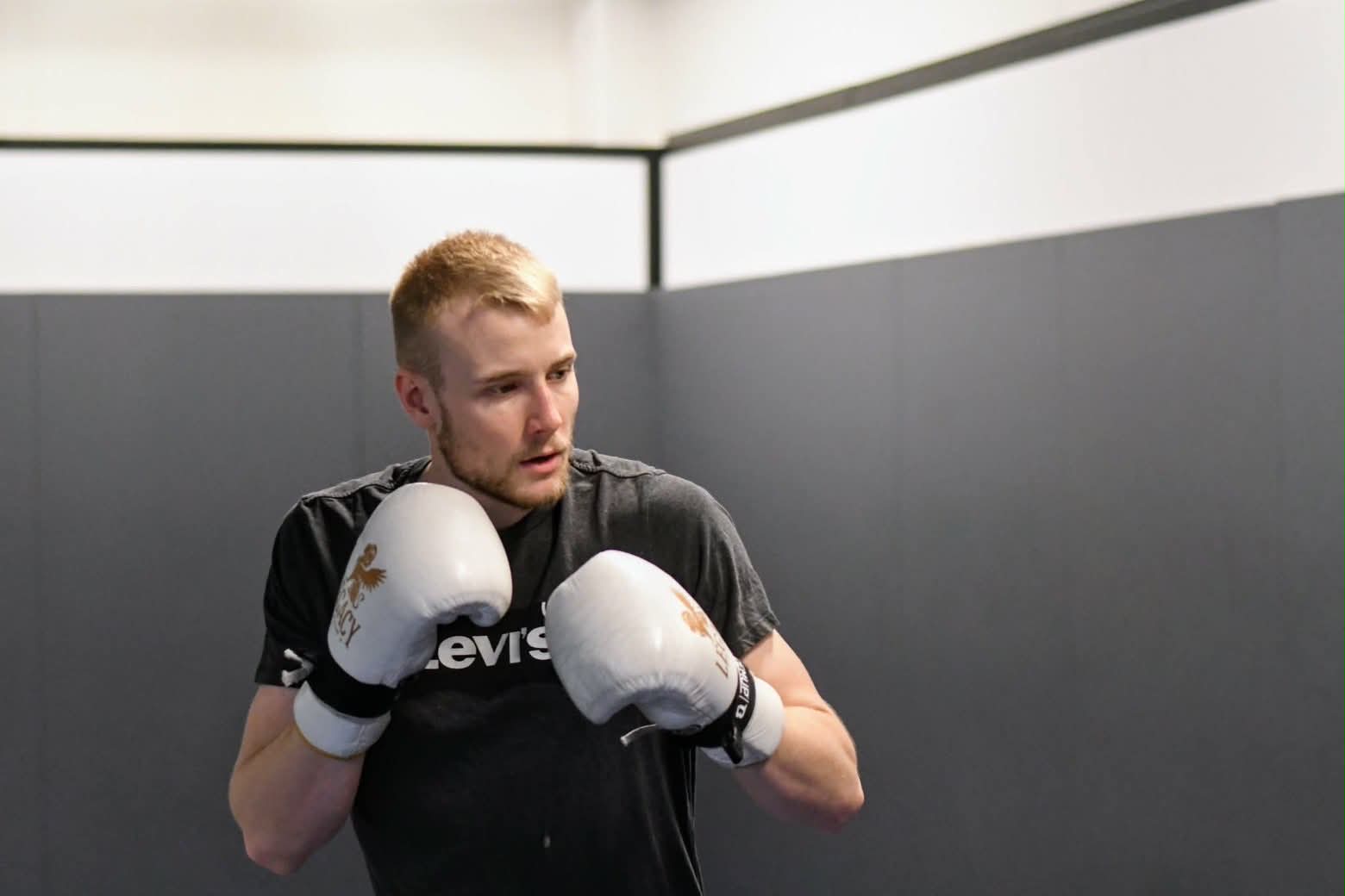 Love Karlsson i boxningshandskar